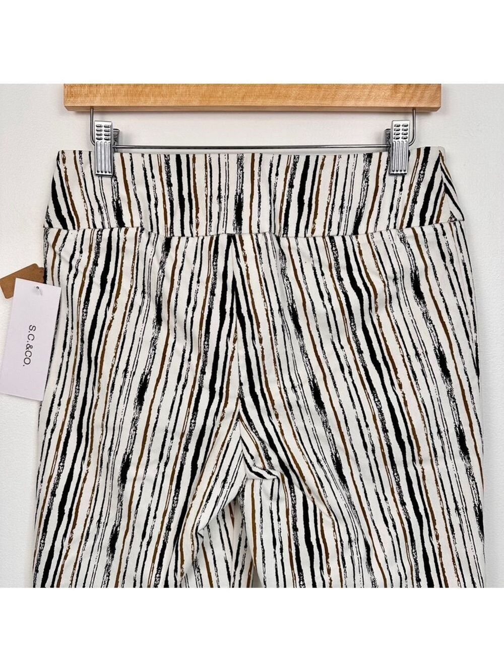 Women's S.C. & CO. Pants Size 8 White Black Striped Capri - Picture 5 of 8